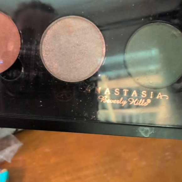 Urban Decay Magnetic Single Shadow Case 8 Shades Rare Htf Discontinued Colors. - Picture 6 of 7